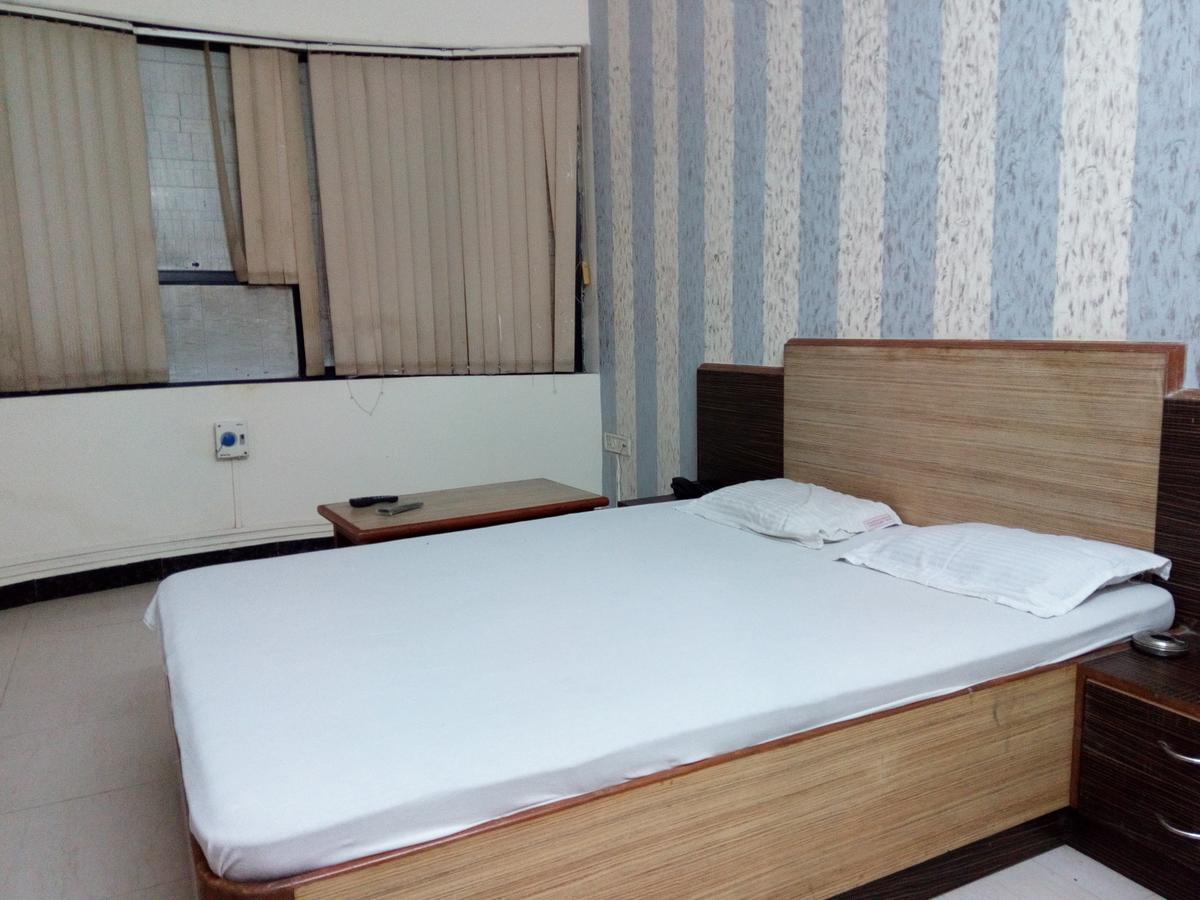 Hotel Sai Samrat Inn Panvel Ngoại thất bức ảnh